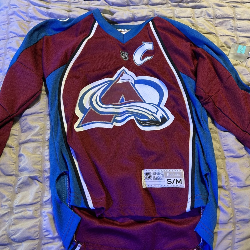 Colorado avalanche Gabriel Landeskog  jersey